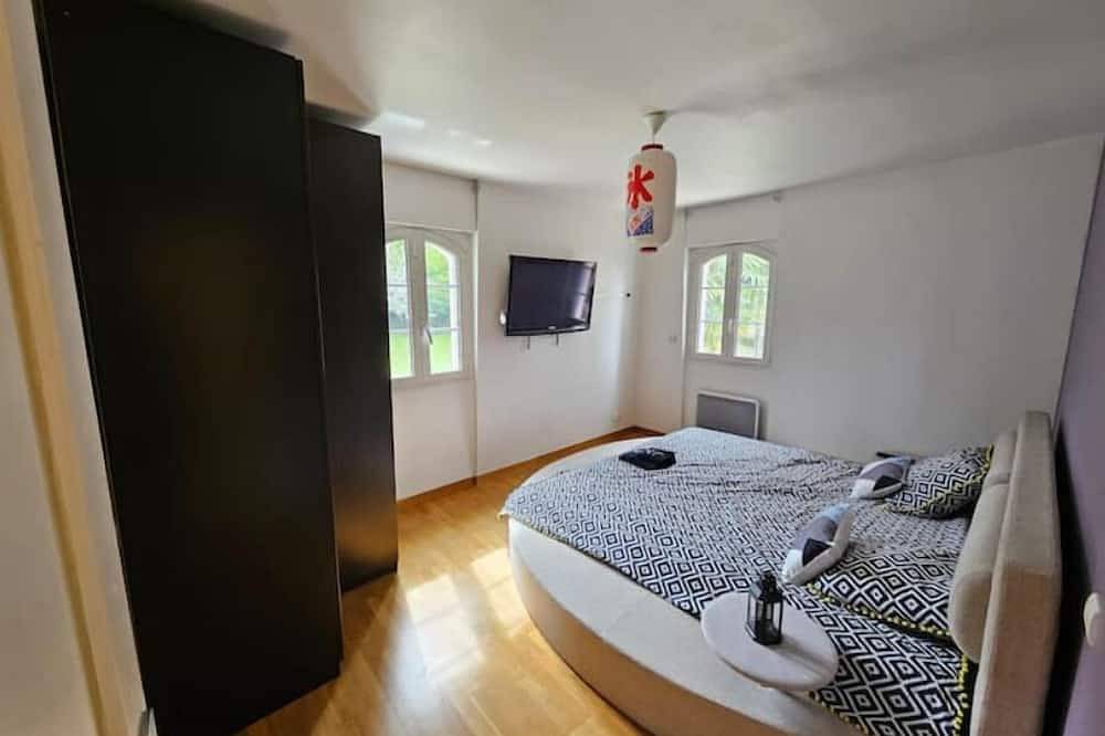 Villa Sweet Birds in Noisy-le-Grand, Seine-Saint-Denis