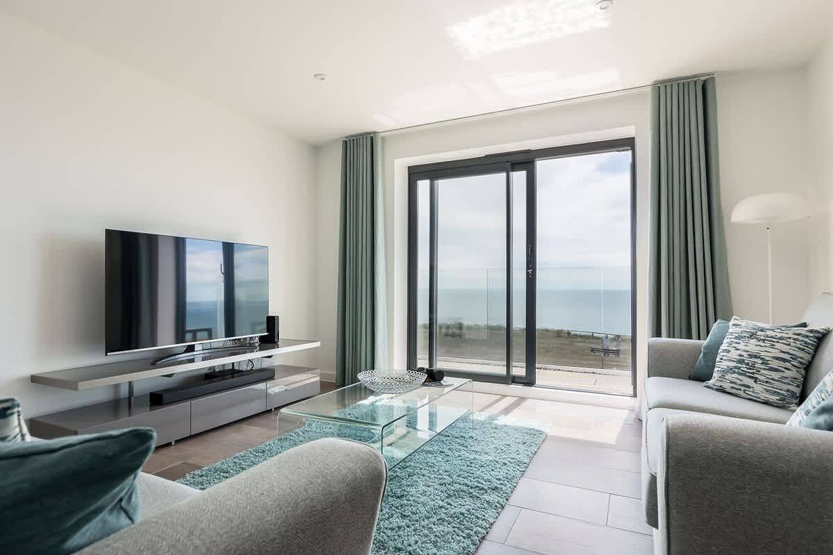 Entire apartment, Beachcliff - On the Seafront with Two Balconies in Bournemouth, South West England