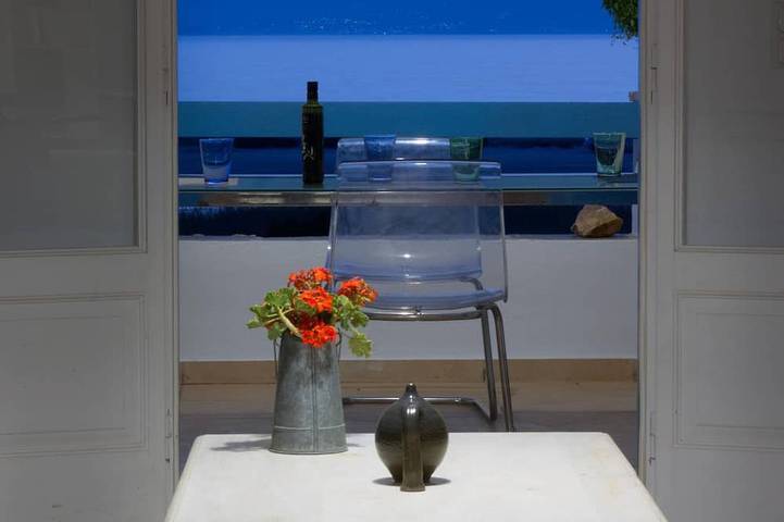 Villa for 15 people, with garden in Greek Islands