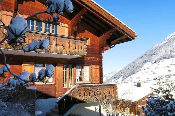 Ferienwohnung für 4 Personen, mit Balkon in Lauenen