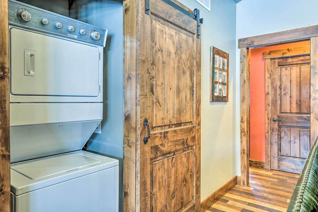 Choice Western Cabin 2 Blocks vom Grand Lake entfernt! in Grand Lake, Grand County