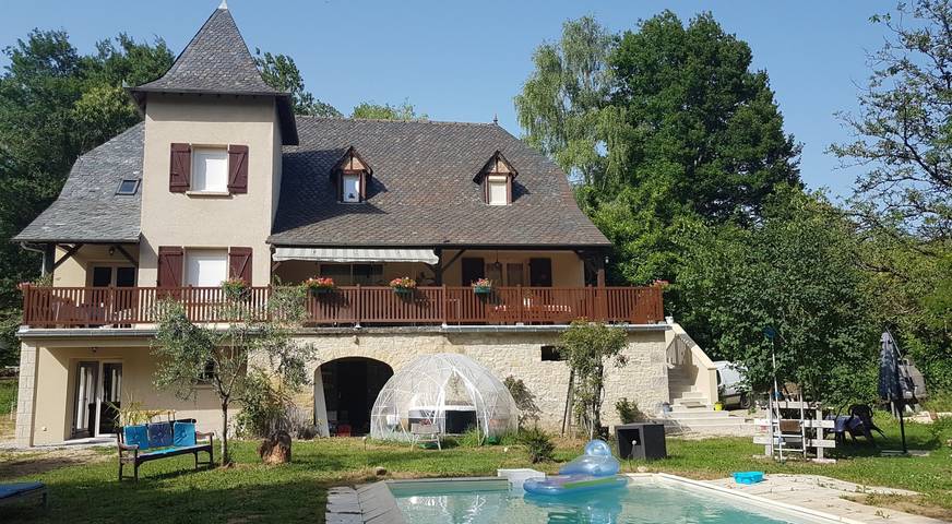 Chambre d’hôte pour 4 personnes, avec Jacuzzi ainsi que Jardin et Piscine à Bretenoux