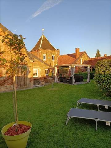 Cottage pour 2 personnes, avec jardin ainsi que sauna et jacuzzi à Gommegnies