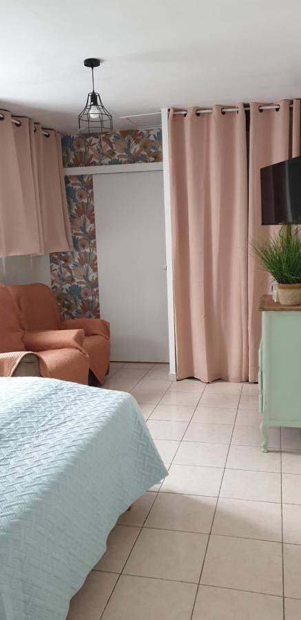 Gîte pour 3 personnes, avec vue et jardin, animaux acceptés dans Office De Tourisme De Lamalou Les Bains - 2