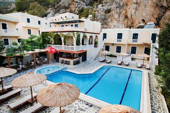 Appartement voor 2 personen, met zwembad en tuin op Karpathos