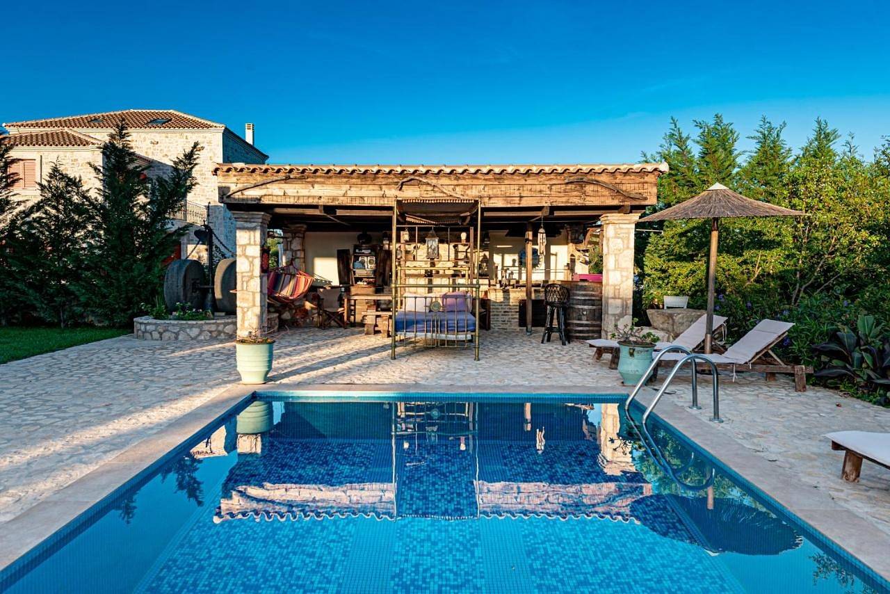 Agro Art Boutique & Luxury Villas - Two Art Villas with Pools, Unique Decors, and a Treehouse Option in Βανάτο, Ζάκυνθο