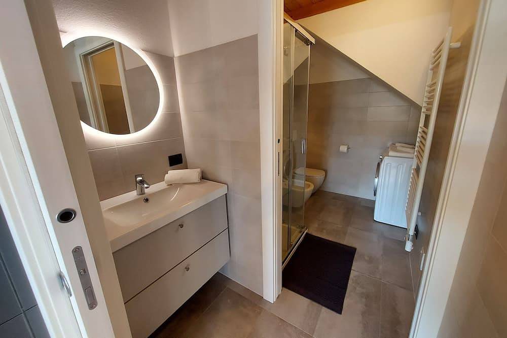 Our Happy Place Detached vacation home with garden in Mandello del Lario, Westelijke Bergamo-Alpen