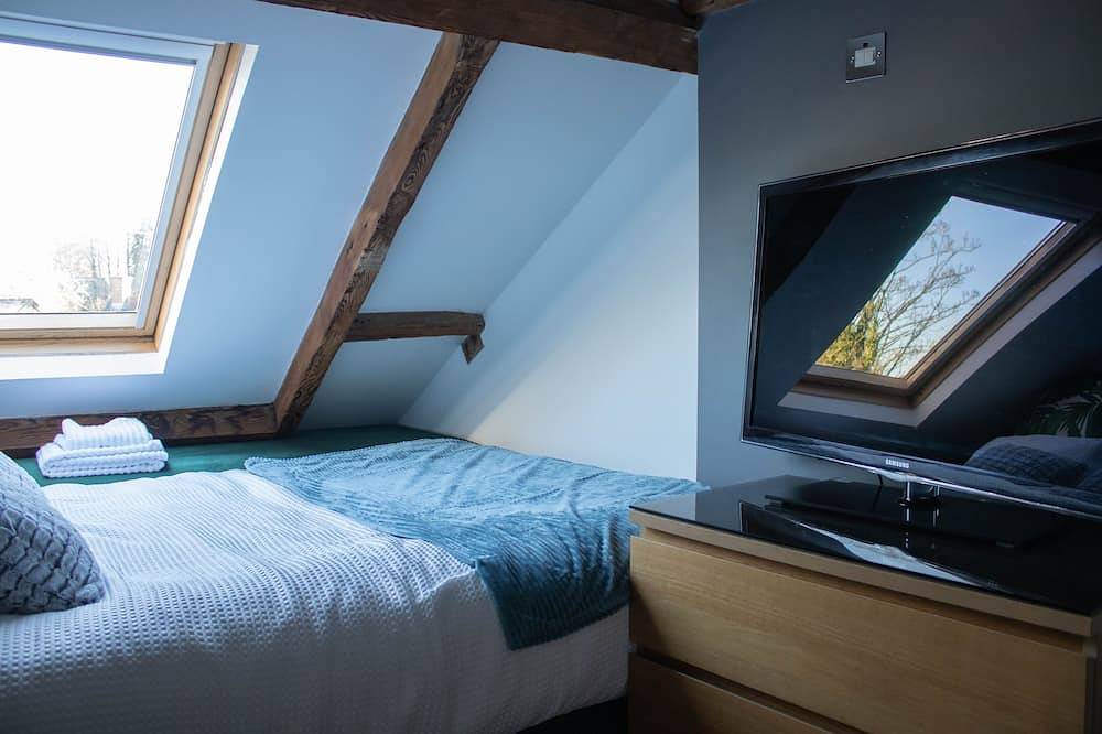 Entire apartment, Rooftop Terrace 2 Bed 2 Bath Duplex Apartment In Lymm Village Centre! in Warrington, Cheshire
