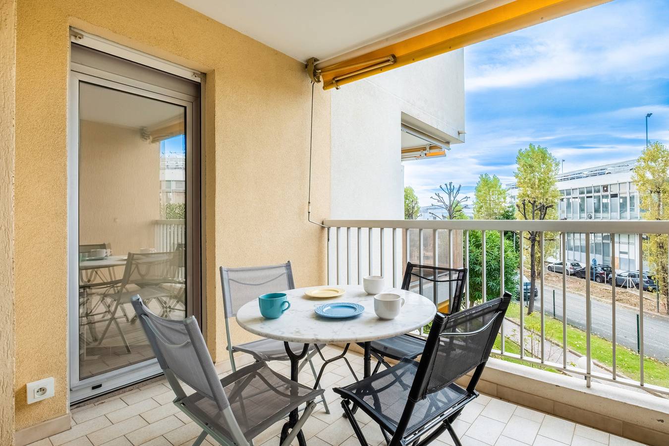 Ganze Wohnung, Appartement „Le Lido T2“ mit Gemeinschaftspool, Balkon und Klimaanlage, direkt am Meer in Cros de Cagnes, Cagnes-sur-Mer