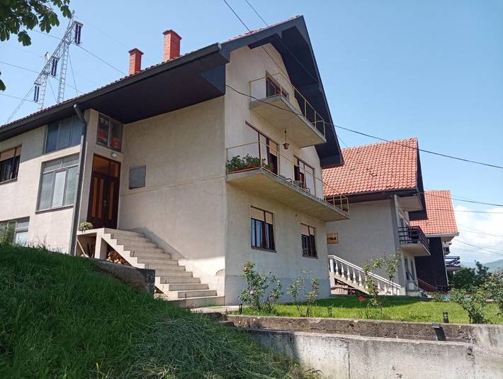 Gîte pour 5 personnes, avec jardin ainsi que terrasse et vue, animaux acceptés dans Kursumlija