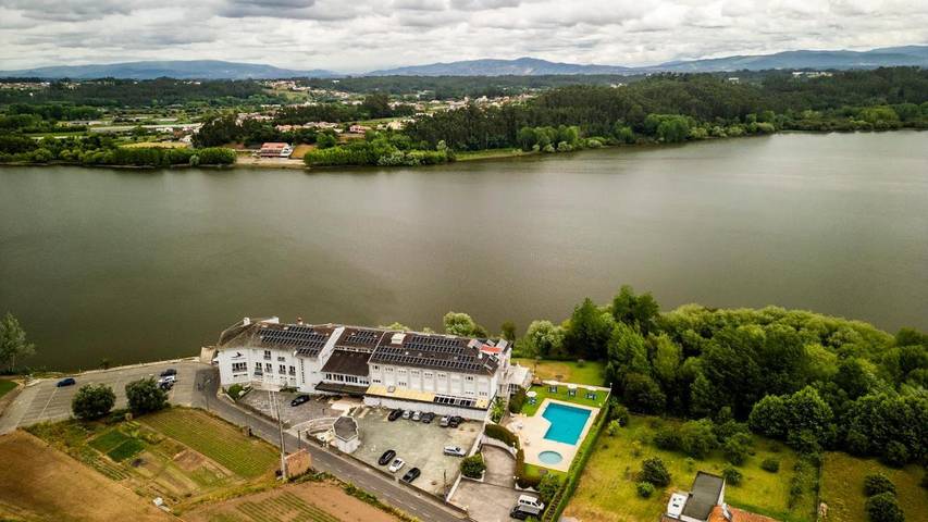 Hôtel pour 2 personnes, avec Terrasse ainsi que Jardin et Piscine dans Fermentelos