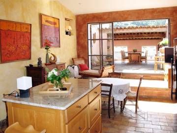 Gîte pour 6 personnes, avec terrasse dans Office De Tourisme De Sederon