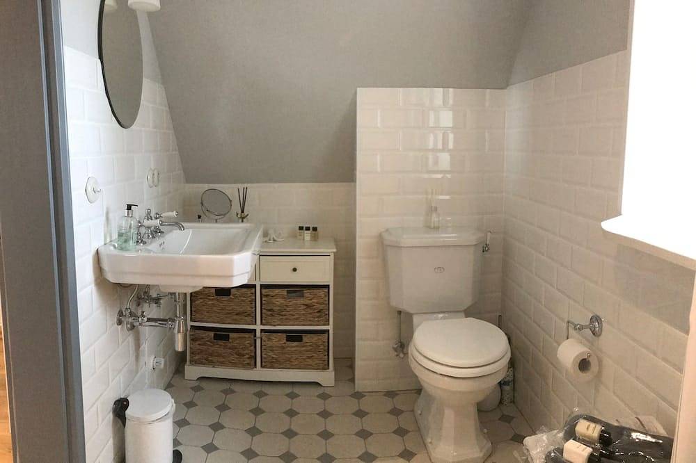 Ganze Wohnung, Warft Simmerdeis/ Apartment 1 im Reetdachhaus mit parkartigem Garten in Oldenswort, Eiderstedt