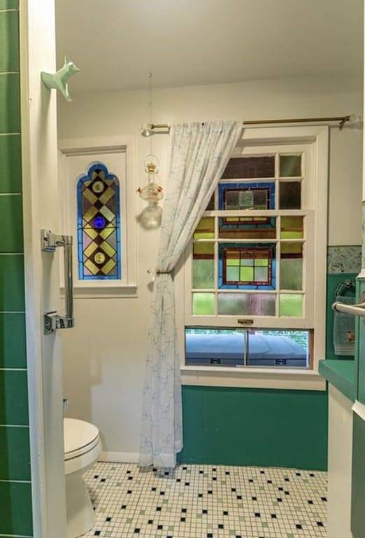 Stunning A-frame w/ hot tub & breathtaking mountain views close to pkwy & hiking in Blue Ridge Parkway, Little Switzerland