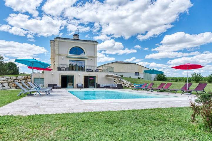 Château 5★ Mariage, anniversaire, séminaire..Piscine chauffée,sauna, billard,vin in Petit-Palais-et-Cornemps, Région de Libourne