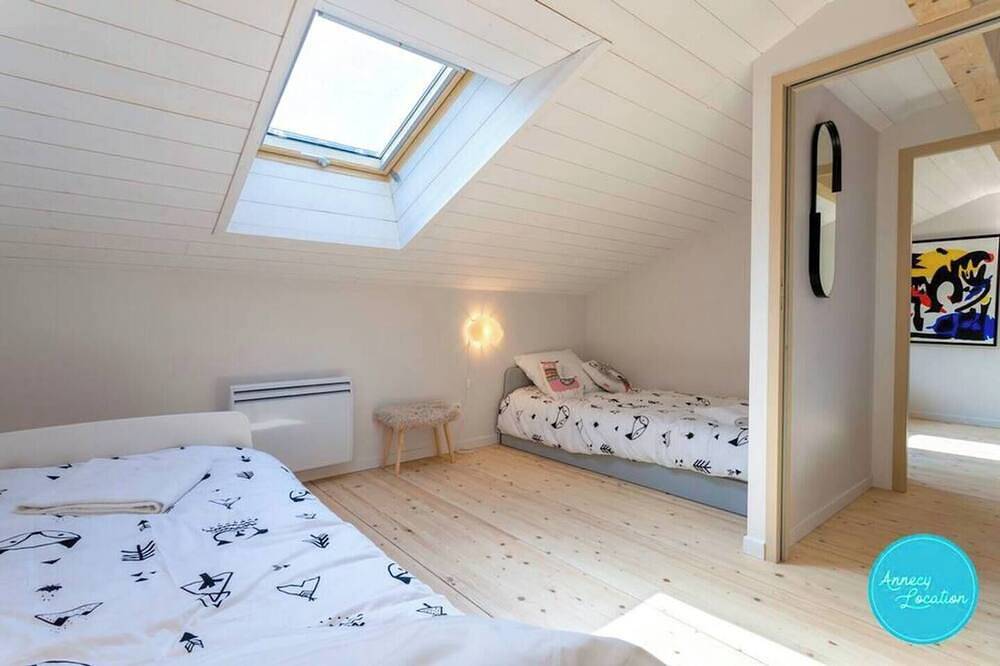 Magnificent Chalet : lake and mountain view. in Talloires-Montmin, Annecy region