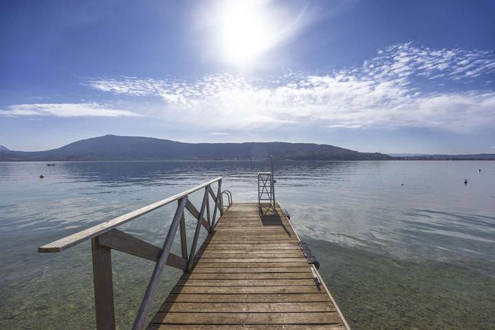 Apartamento vacacional entero, Lakefront Villa with Private Dock on Lake Annecy | Sleeps 11 in Veyrier-du-Lac, Región de Annecy