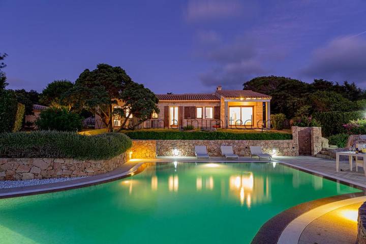 Villa per 10 persone, con Terrazza e Giardino nonché Piscina e Panorama a Santa Teresa di Gallura