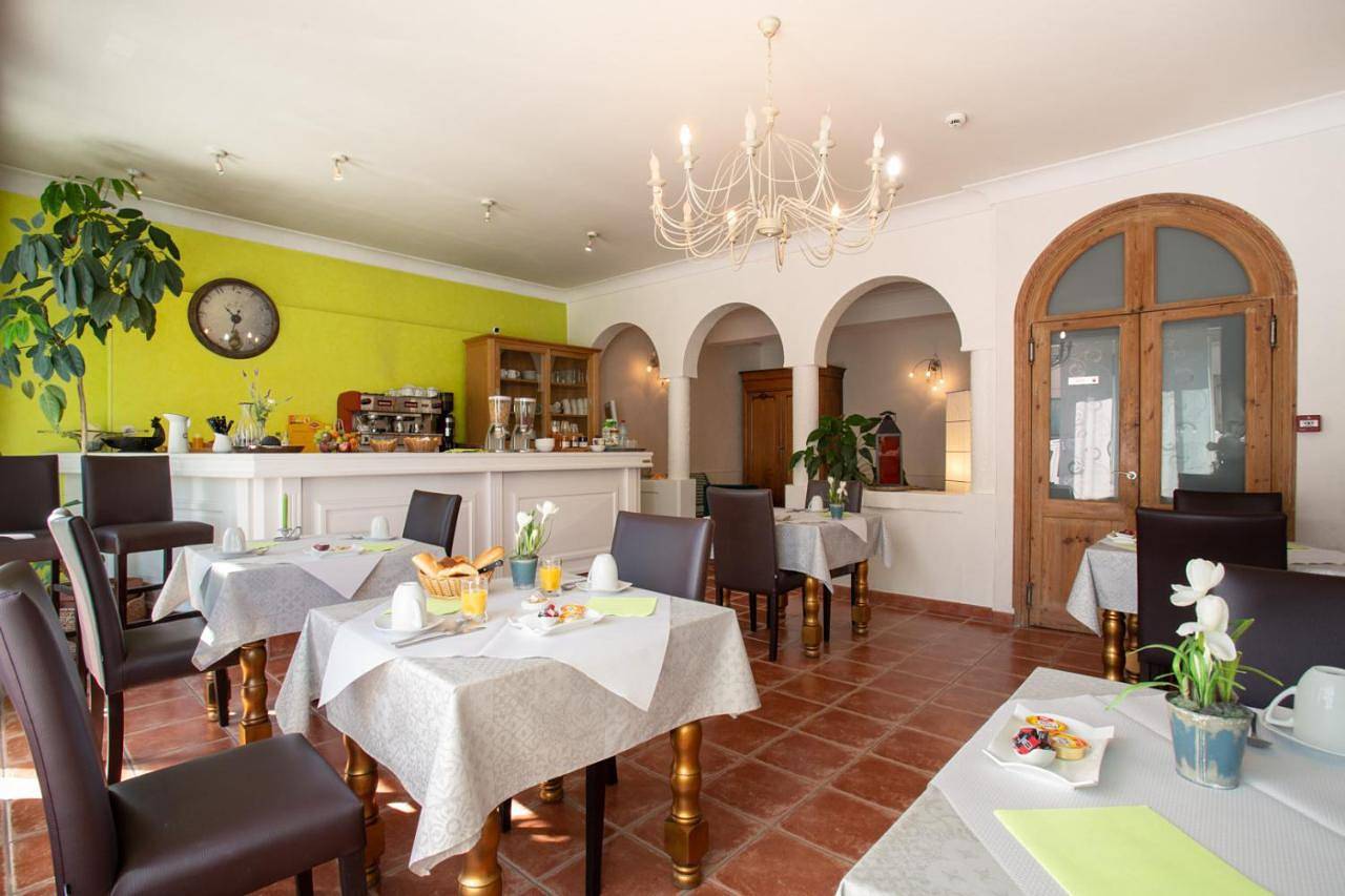 Logis Hotel L'Occitan 2 étoiles in Gaillac, Région d'Albi