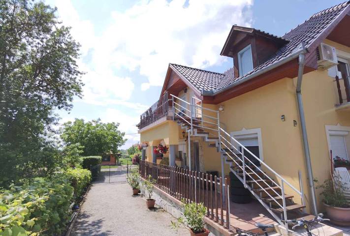 Ganzes Studio, Studio mit Garten und Internet in Balatongyörök, Balaton Hochland Nationalpark