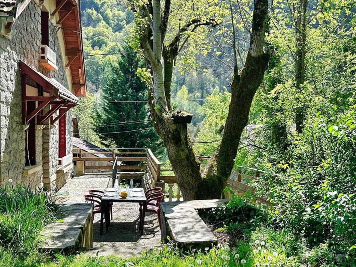 Location de vacances pour 12 personnes, avec Terrasse ainsi que Jardin et Vue à Bonac-Irazein