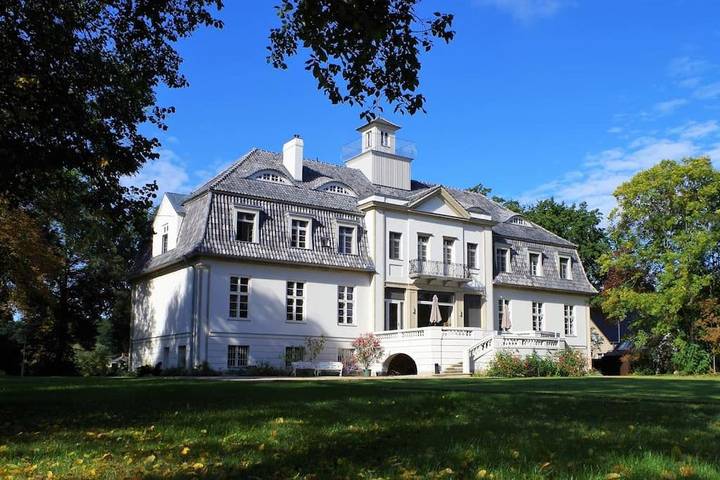 Ferienhaus für 16 Personen, mit Balkon und Terrasse sowie Garten und Sauna in Storkow