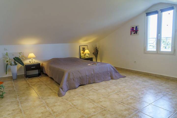 Gîte pour 8 personnes, avec balcon ainsi que jardin et piscine, animaux acceptés à Ventiseri - 3