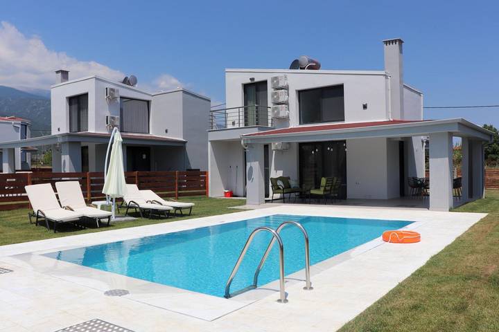 Vacation rental for 6 people, with Balcony and Terrace as well as Yard and Pool in Pieria