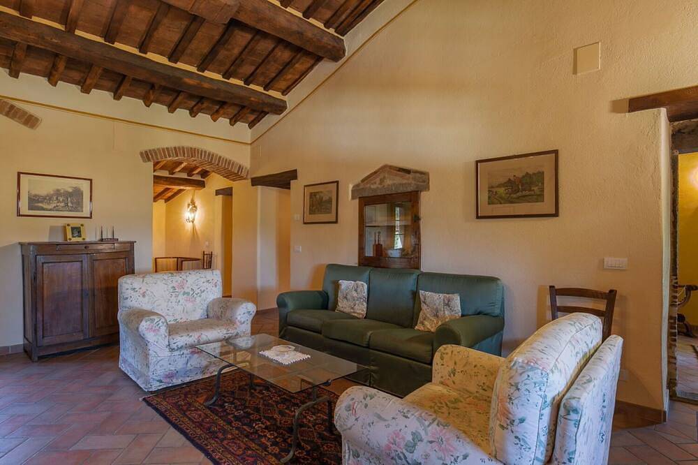 Villa in Cortona with 8 bedrooms sleeps 16 in Sodo, Cortona