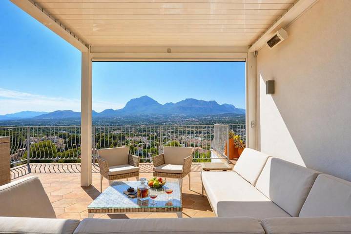 Chalet para 9 personas, con piscina además de jardín y jacuzzi en Marina Baja - 4