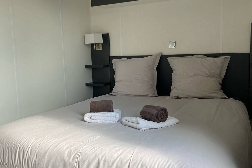 Bungalow-Sdb privée avec douche-Les Lodges in Saint-Léger-sur-Dheune, Région de Chalon-sur-Saône