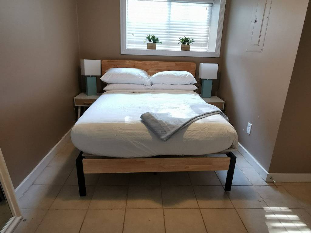 Perfect one bedroom in Central District close to Swedish Cherry Hill and Su in Seattle, Lake Washington