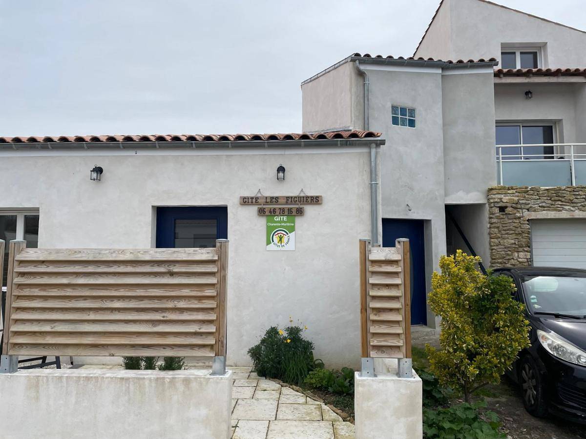 Appartement entier, One-Bedroom Apartment in Saint-Laurent-de-la-Prée, Région de Rochefort