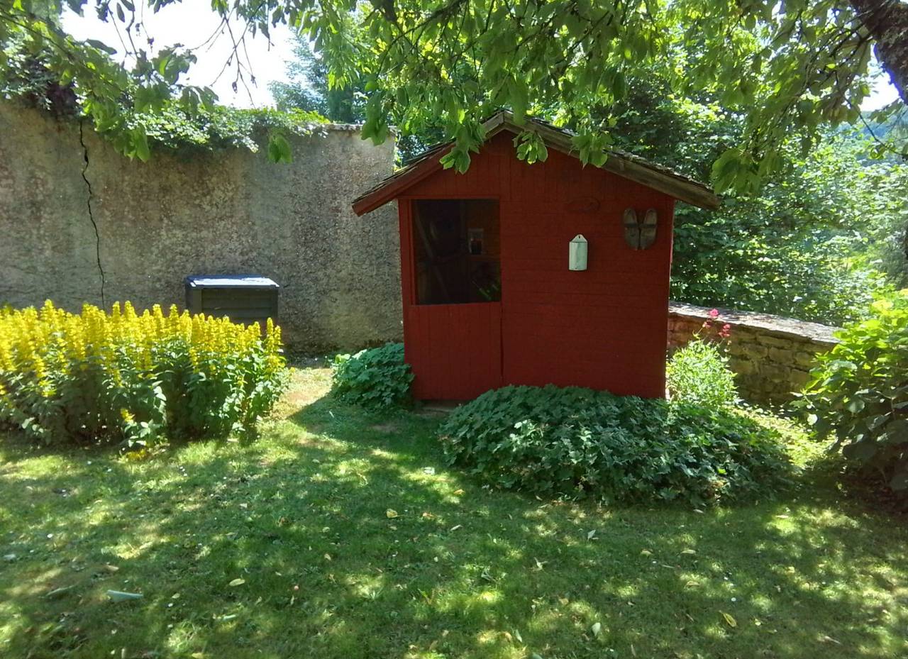 Chambre d'hôtes Le Jardin de Julia - Chambre in Saint-Lothain, Jura