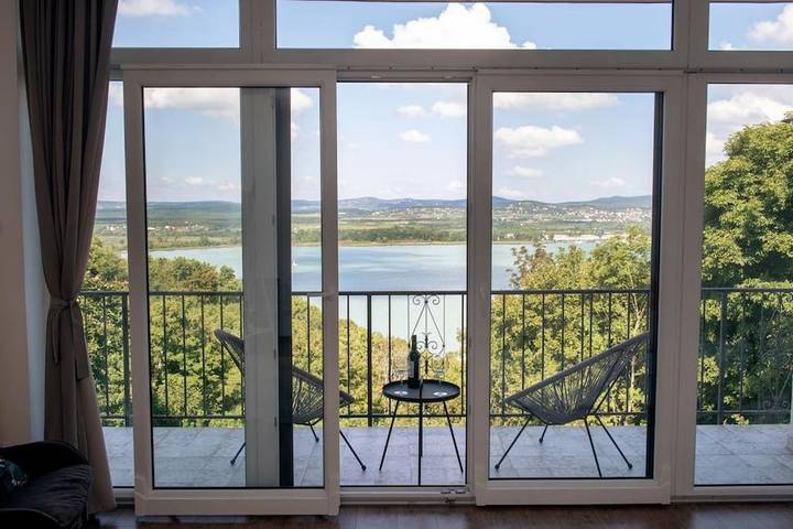 Ferienhaus für 6 Personen, mit Balkon und Whirlpool sowie Terrasse und Garten
