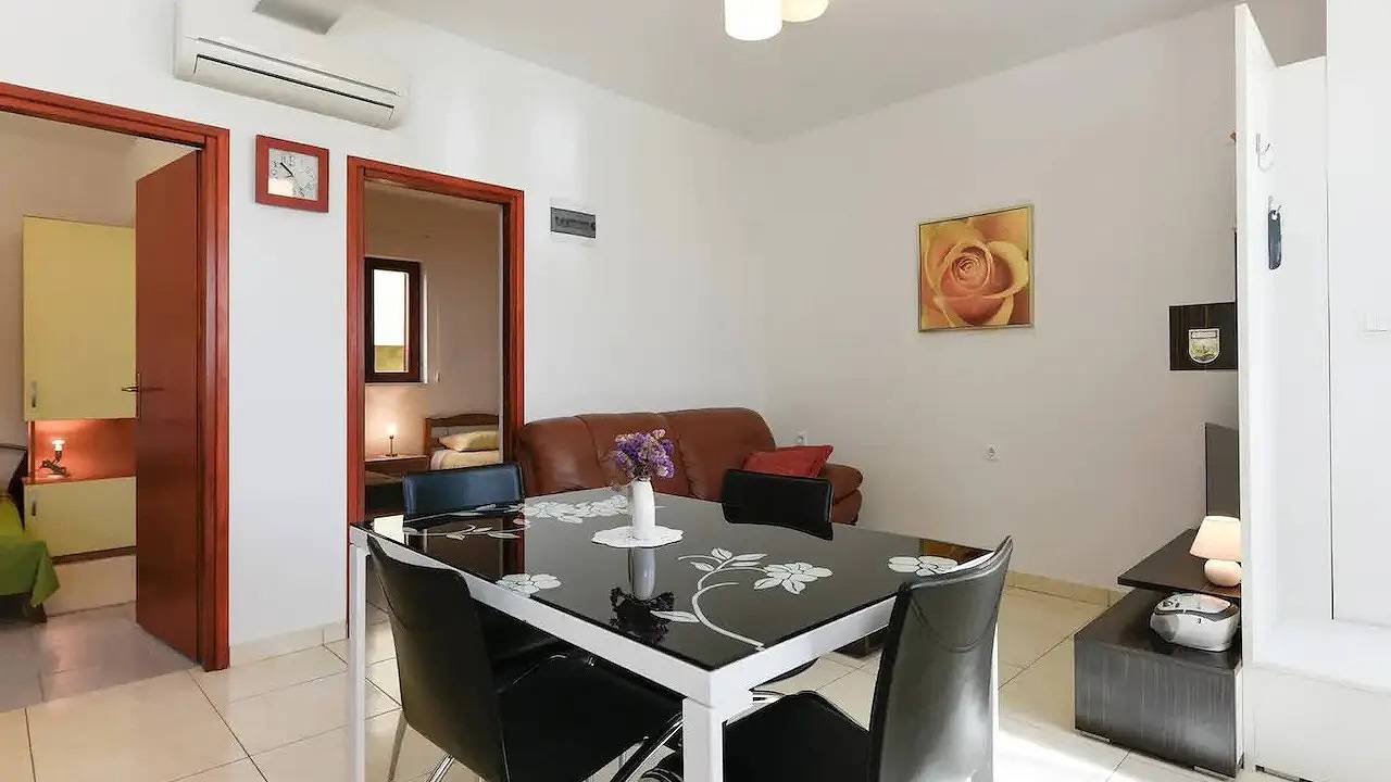 Ganze Ferienwohnung, Ferienwohnung für 4 Personen (48 m²) in Preko in Plaža Jaz, Poljana