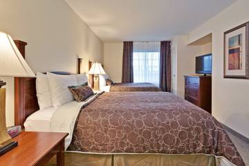 Vacation Rental for 6 Guests in Carmel, Indiana, Picture 2