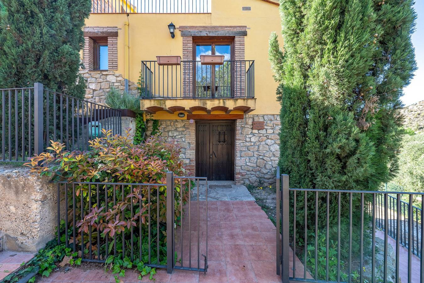 Vakantiehuis "Mas De Lorena" met Uitzicht op de Bergen, Gedeeld Zwembad & Wifi in Terres de l'Ebre, Tarragona Provincie