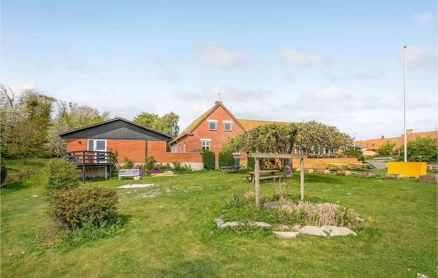 Hel ferielejlighed, Ferielejlighed for 6 personer med terrasse in Svaneke, Bornholm