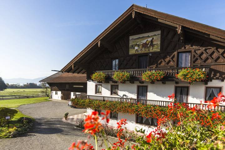 Ferienhaus für 5 Personen, mit Terrasse und Garten sowie Seeblick im Chiemgau