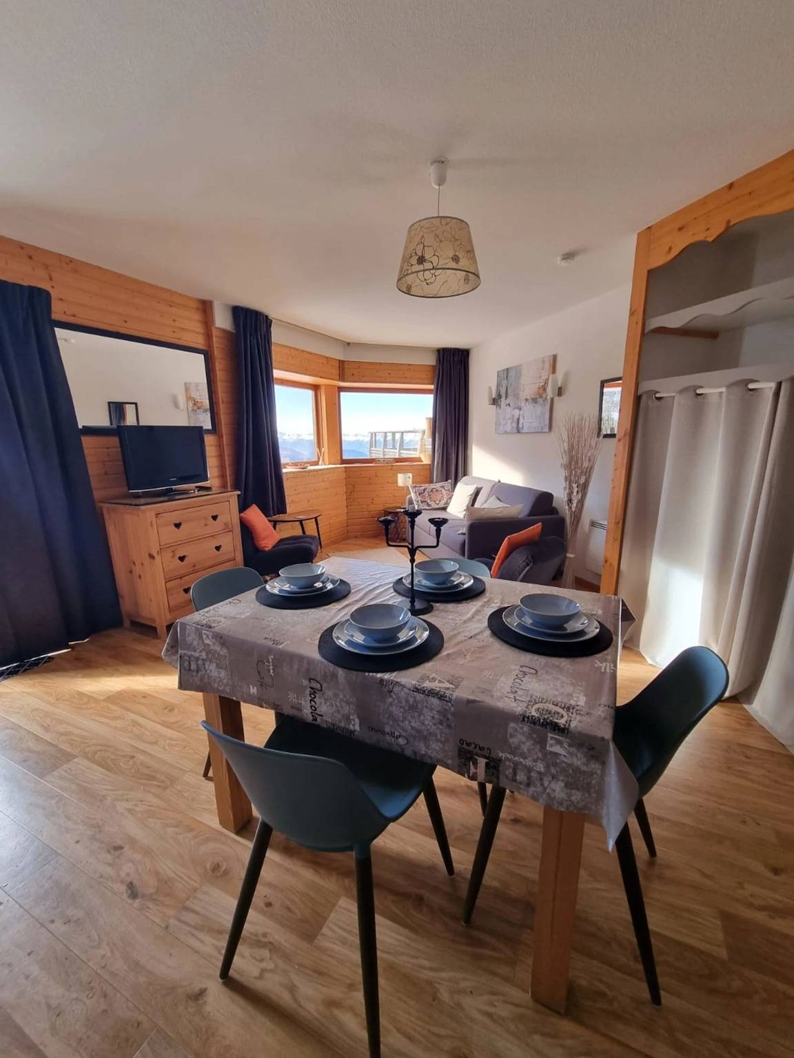 Studio entier, Appartement « La Croix, 205 » avec balcon privé, vue montagne 4-5 Personnes in Chamrousse, Parc national des Écrins