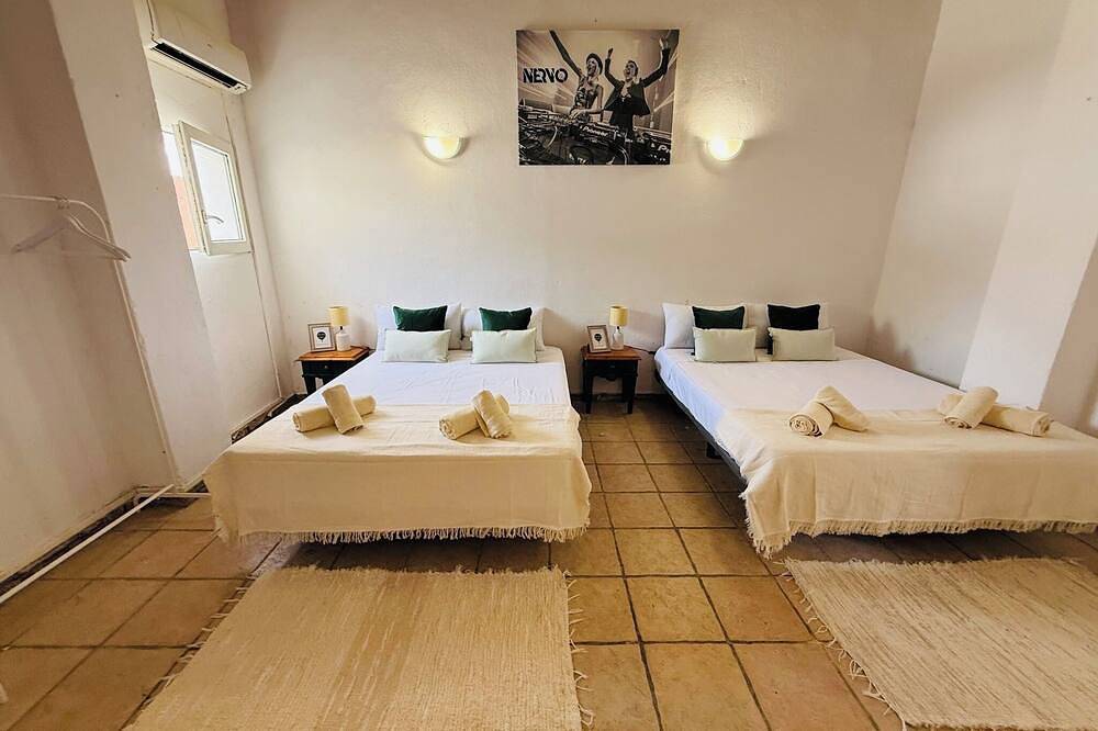 Playa dén Bossa Apartment in Playa d'en Bossa, Ibiza (Municipality)
