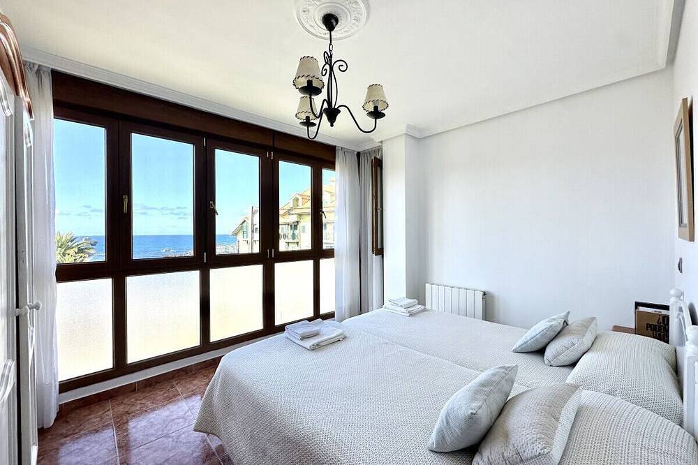 Ganze Wohnung, Apartamento con vistas al mar - Pineda 6404 in Noja, Kantabrische Küste