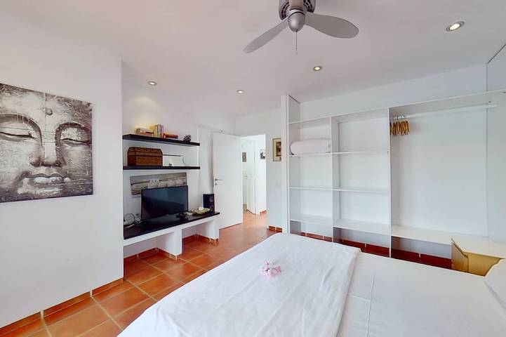 Oceanfront Villa "Mare Cubum" panoramic views, extreme location, pool, climate! in La Herradura, Costa Tropical