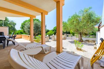 Ferienwohnung für 4 Personen, mit Terrasse und Garten in Nova Vas