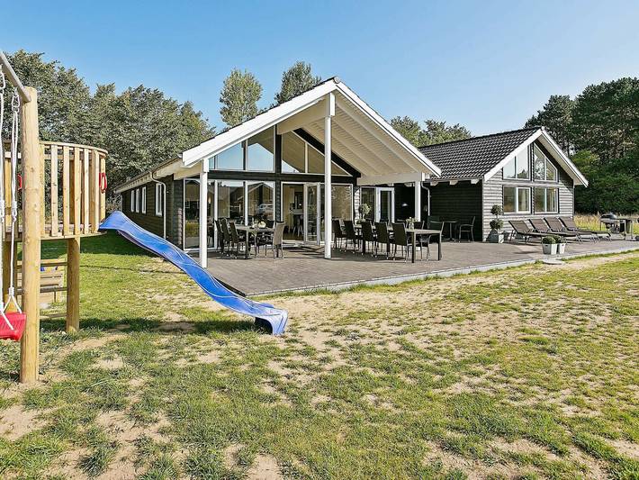Ferienhaus für 18 Personen, mit Terrasse und Garten sowie Pool und Sauna