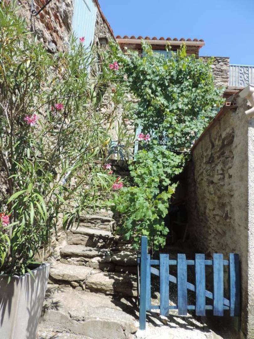 Le cortal in Clara, Prades region