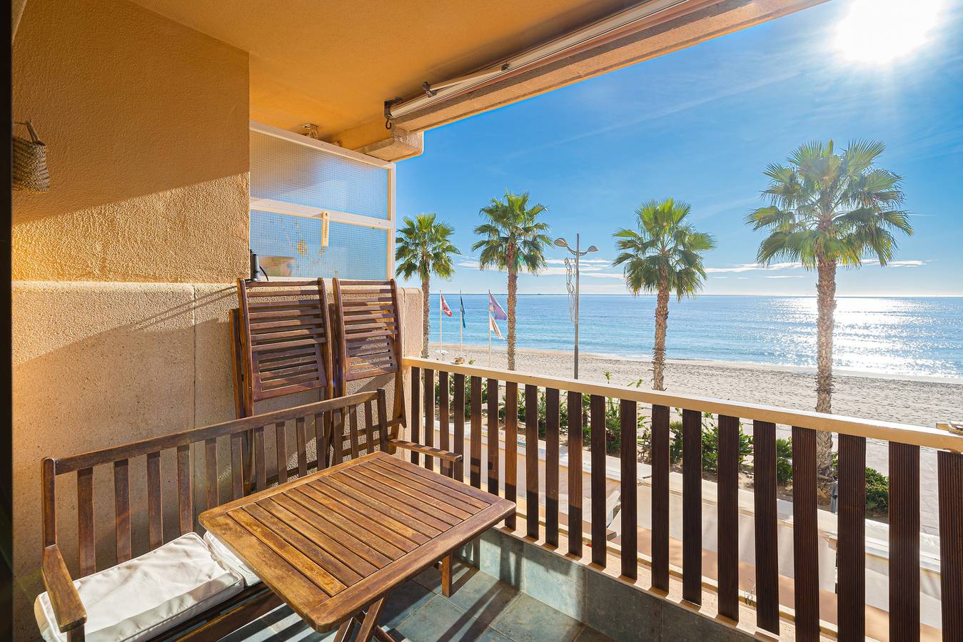 Apartamento entero, Apartamento "Apto Villajoyosa 1ª Línea" cerca de la playa con vistas al mar y Wi-Fi in Villajoyosa, Costa Blanca