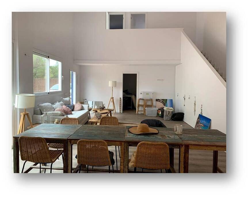 Gorgeous Beach Villla with Ac pool, 300m2 from Playa Mitjorn and pool in Platja de Migjorn, Formentera