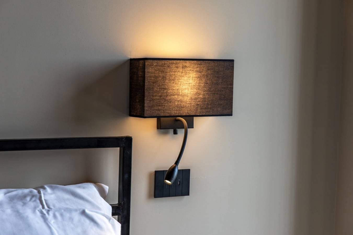 Zimmer 'Agr Casa Pezzo Doppia Piano Terra' mit Gemeinschaftspool, Wi-Fi und Klimaanlage in Castelnuovo del Garda, Gardasee-Berge